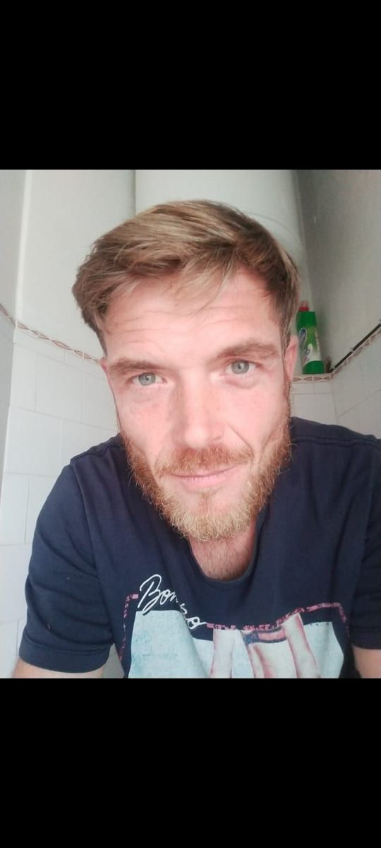 Profil de Vasile, 32 ans, Gay club à Bürglen OW (Obwald)
