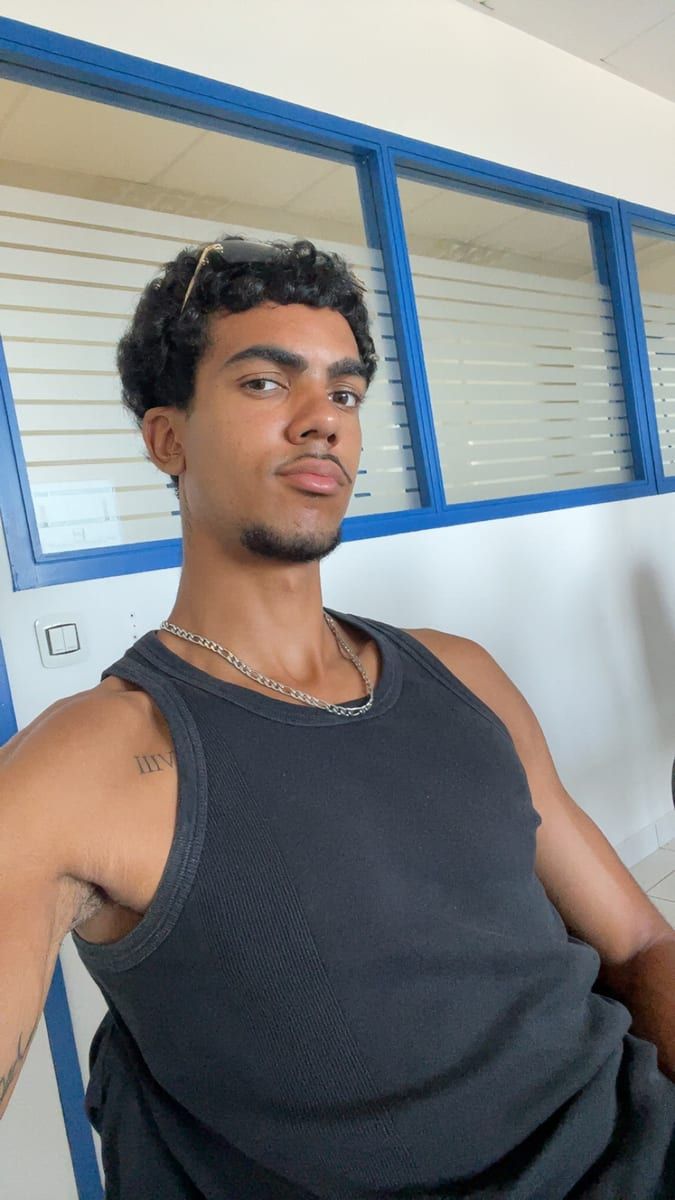 Profil de Ousseni, 26 ans, Gay club à Gryon (Vaud)